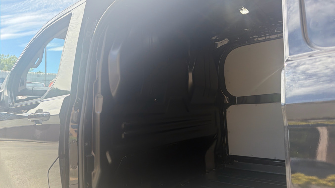 Ford Transit Custom 280 L1 Diesel Fwd 2.0 EcoBlue 136ps H1 Van Limited - Image 18
